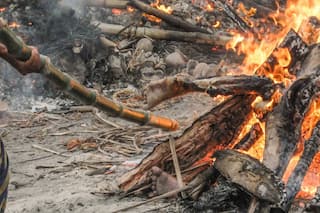 No Road To Cremation Ground, Villagers Carry Body To 3 Kms In A Sling