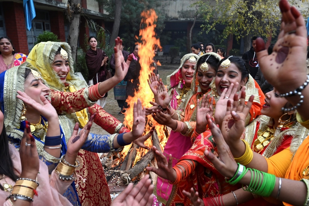 From Punjab to Delhi, People Celebrate Lohri With Fun And Fervour See Colourful Visuals