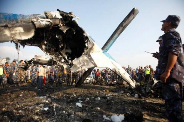 नेपाल में प्लेन ATR-72 पहाड़ी से टकराकर क्रैश, आग के गोलों में तब्दील विमान से अब तक मिले 40 शव...40 की मौत की पुष्टि, 5 भारतीय भी थे सवार | Deshaj Times नेपाल में बड़ा विमान हादसा, पहाड़ी से टकराकर प्लेन क्रेश, क्रू मेंबर समेत 72 यात्री थे सवार; देखें- Video