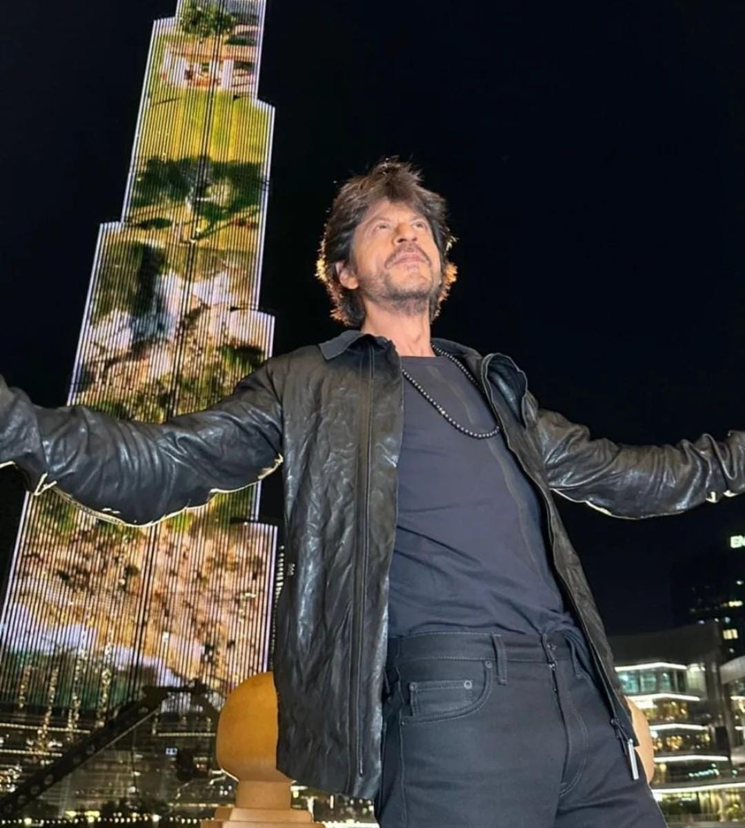 Dance, Giveaways & More; Shah Rukh Khan Spotted At Global Village, Dubai  For Dunki Promotions