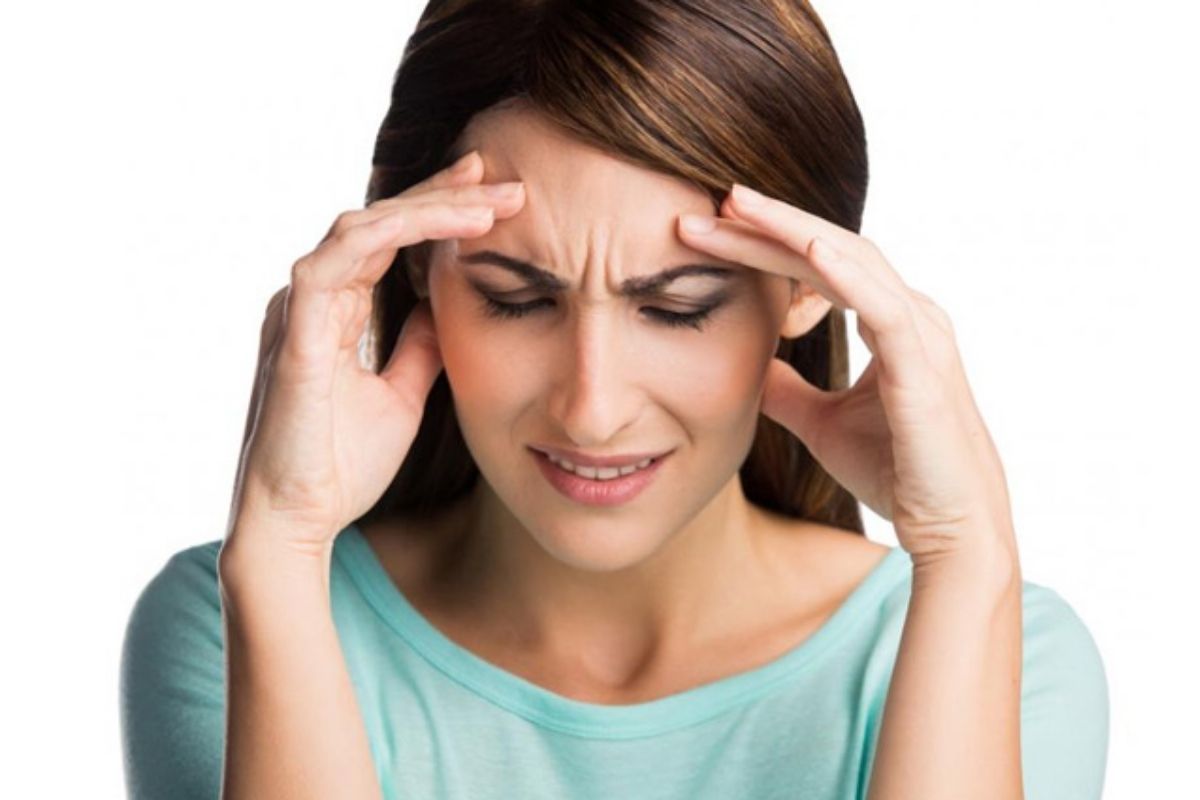 सिर में क्यों होती है झनझनाहट? ये बीमारियां बनती हैं कारण