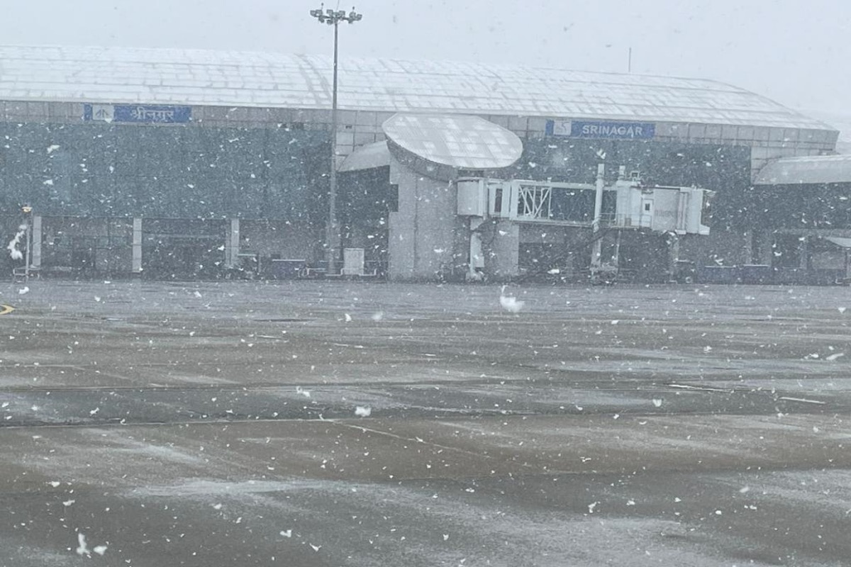 Srinagar Airport Suspends All Flight Operations Today Due To Snowfall