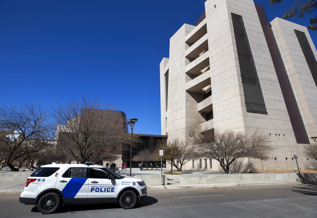 1 Killed, 3 Injured in Shooting at El Paso, Texas Shopping Mall