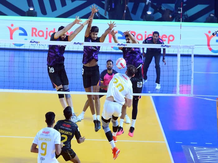 Ahmedabad Defenders Come From Behind To Stun Hosts Bengaluru Torpedoes