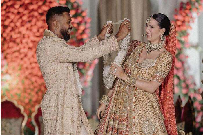 Hardik Panday-Natasa Stankovic Get Married in Hindu Ceremony After White Wedding, Share Gorgeous Pictures From Pheras