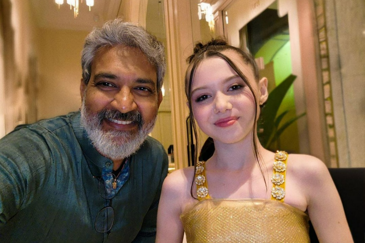 RRR: SS Rajamouli’s Cute Selfie With 11-year-old Violet McGraw From HCA Awards Goes Viral