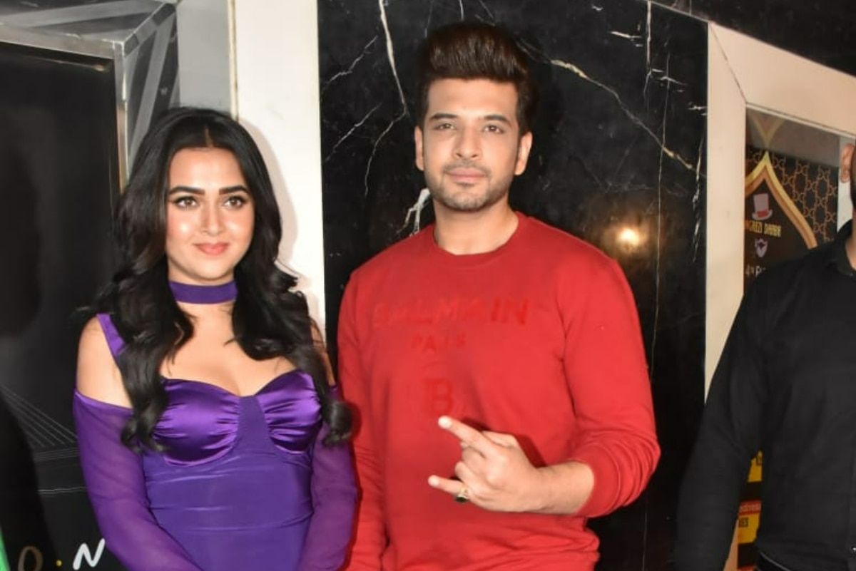 Tejasswi Prakash Stuns in Purple Bodycon Dress as Karan Kundrra Holds