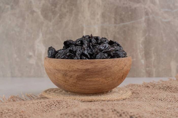 Munakka Benefits For Weight Loss And Bone Health: 7 Incredible Reasons to Include Black Grape Raisin in Your Diet