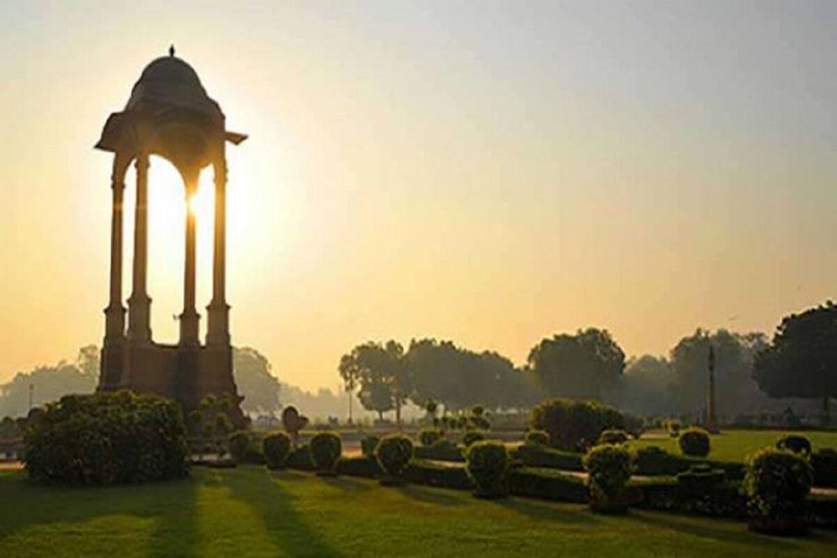 Delhi Wakes Up To Sunny Friday Morning Minimum Temp Settles at 9.5 degrees  Celsius
