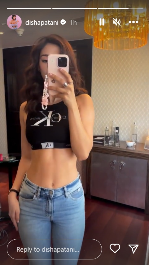 Disha Patani tötet in Spiegel-Selfie, während sie ihre heiß getönten Bauchmuskeln in Crop-Top und Jeans zur Schau stellt, siehe Bilder