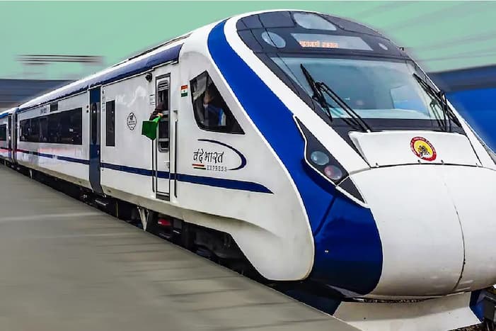 पहली वंदे भारत स्लीपर क्लास वाली ट्रेन 