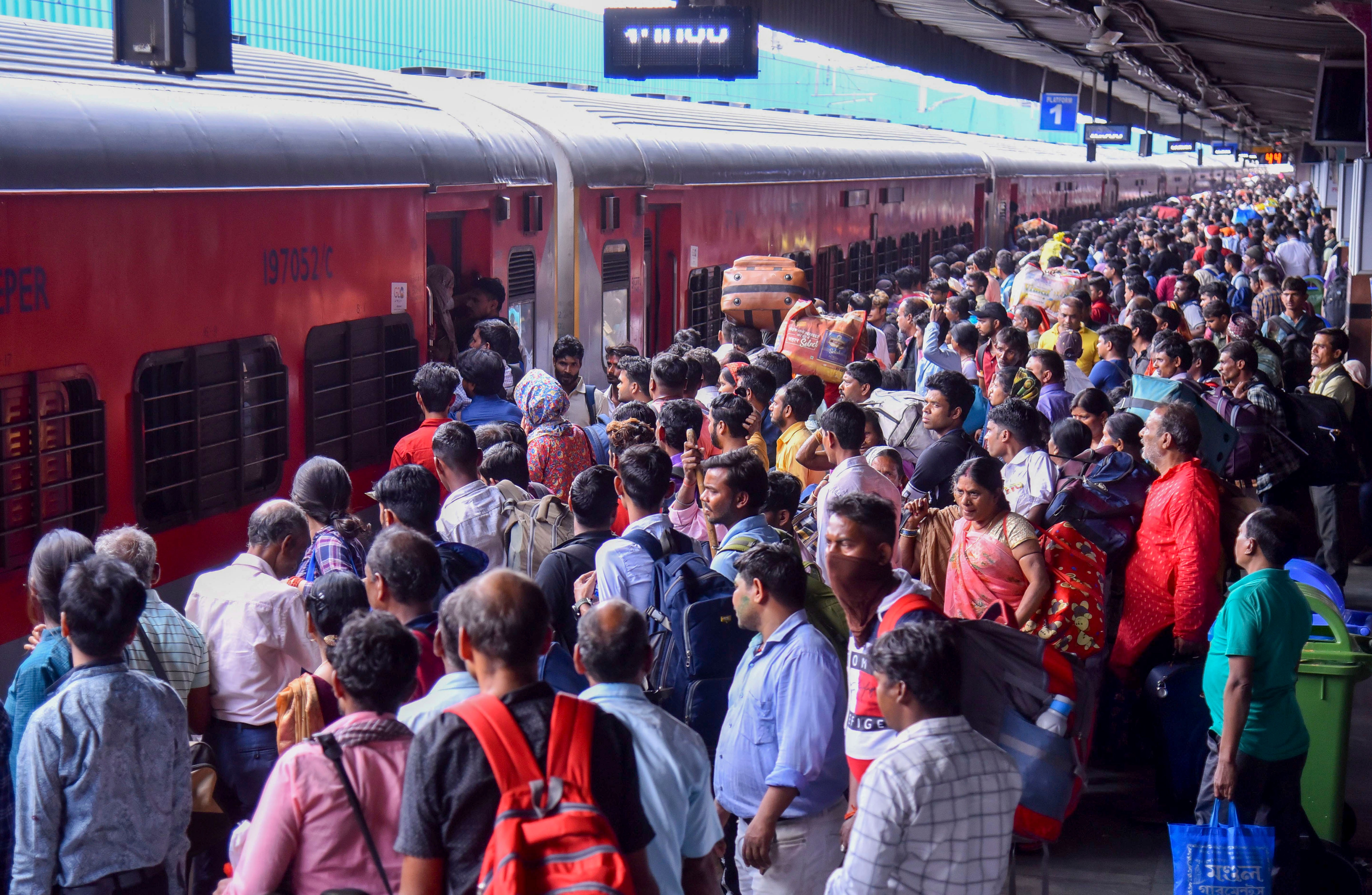 Indian Railway New Rules: अब बिना टिकट भी ट्रेन में हो सकते हैं सवार, टीटीई  भी नहीं रोक सकता, जानिए - रेलवे के ताजा नियम