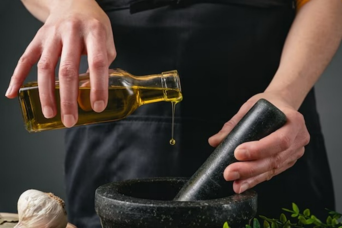 Expert Advice: Know 3 Health and Unhealthy Kitchen Oils to Use While Cooking