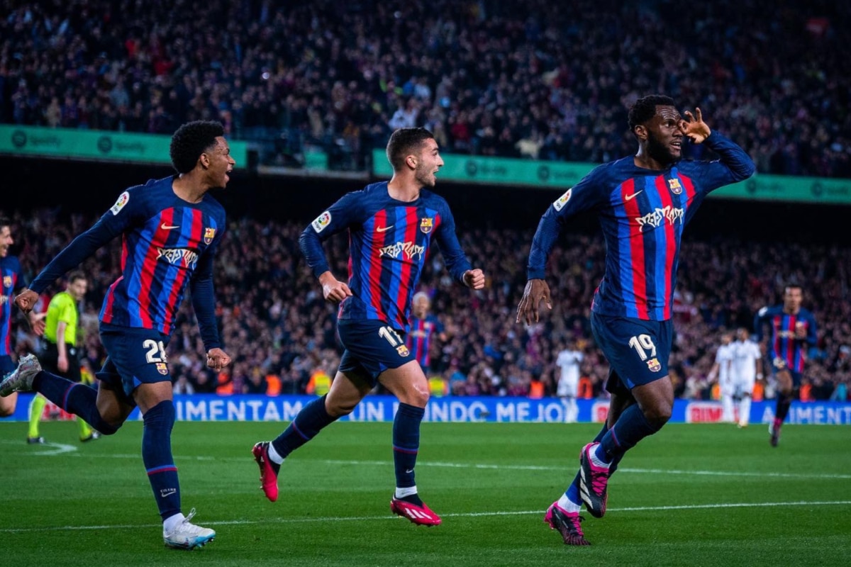 Fc Barcelona Beat Real Madrid 2 1 To Go 12 Points Clear At Top Of The Table