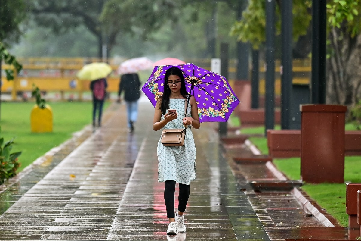 Delhi Wakes Up To Light Rain As Temperature