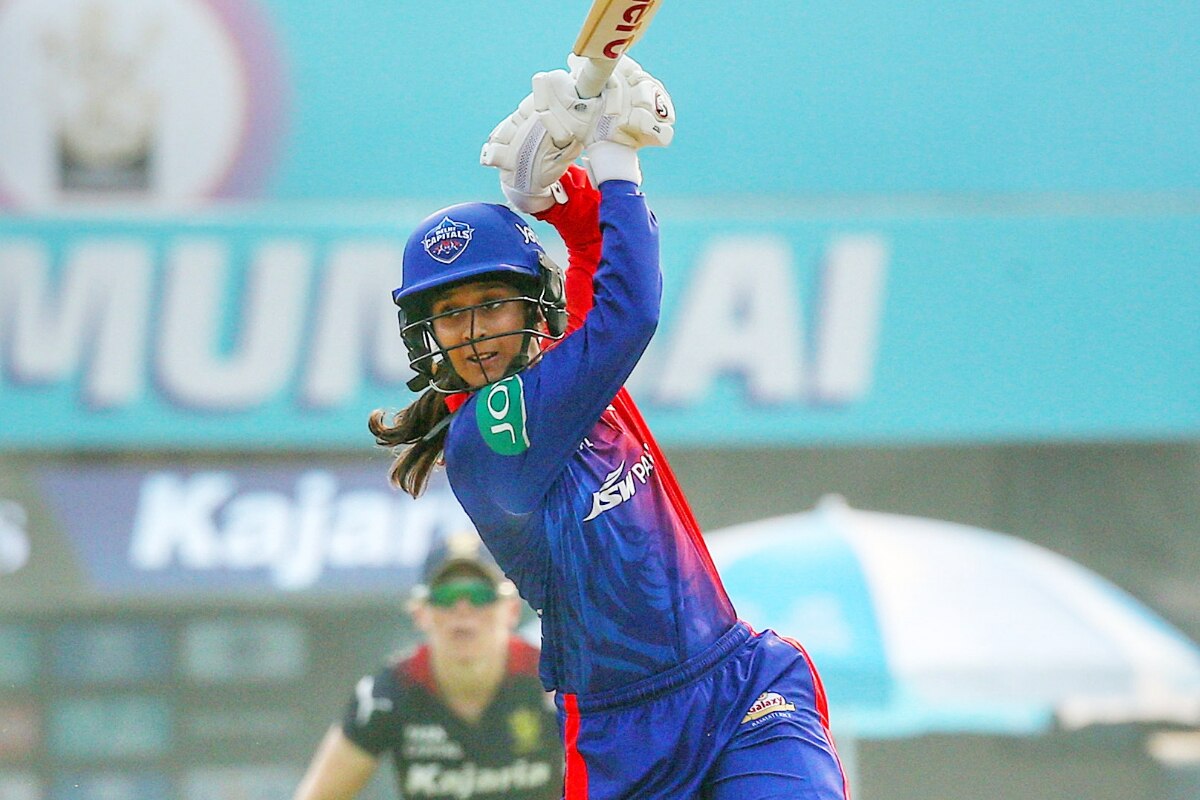 Jemimah Rodrigues, Jemimah Rodrigues tanzt, Jemimah Rodrigues floss dance, Jemimah Rodrigues vs. RCB, Jemimah Rodrigues schlägt, Jemimah Rodrigues WPL 2023, Jemimah Rodrigues schlägt WPL 2023, Jemimah Rodrigues schlägt vs. RCB, Women's Premier League,
