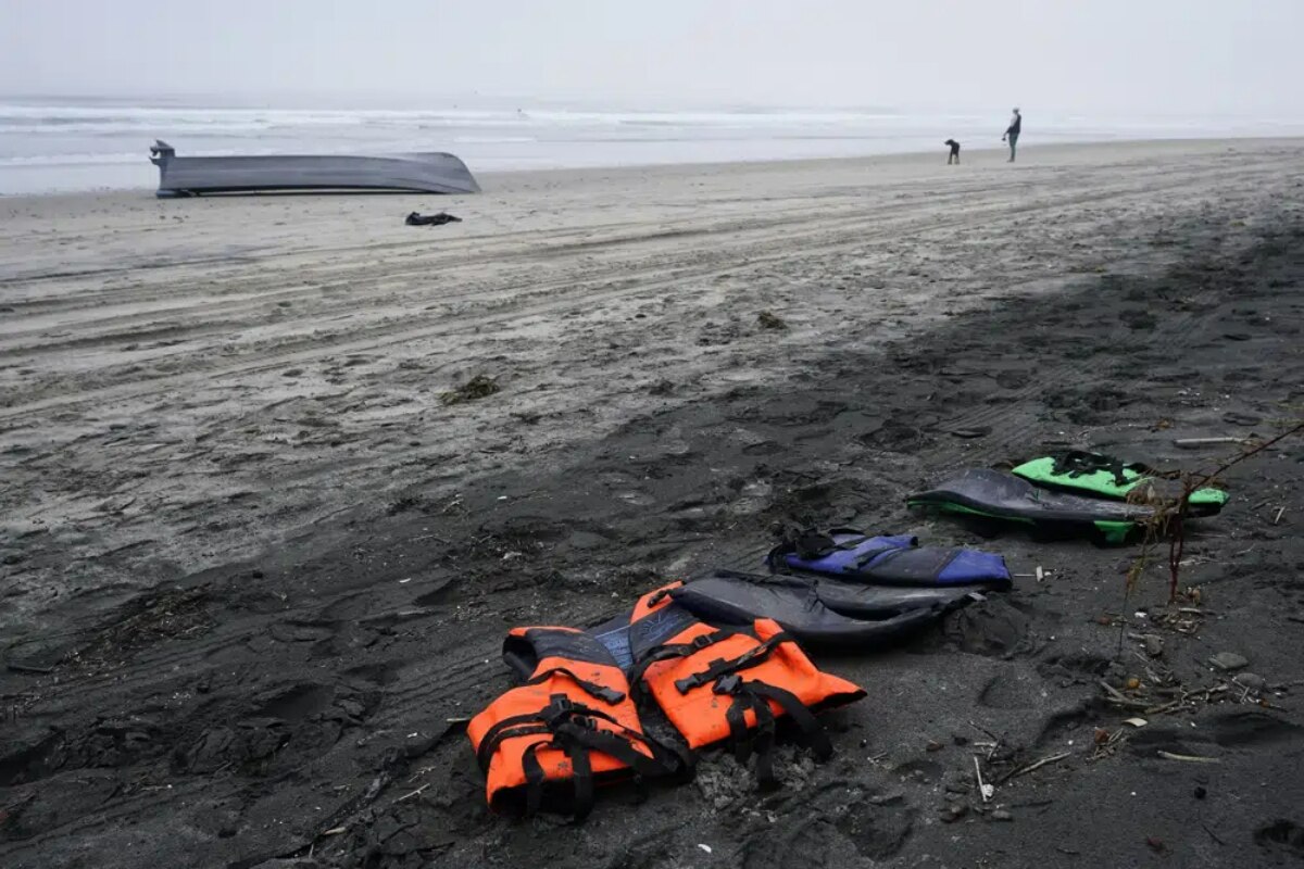 8 Dead After Smuggling Boats Capsize Off San Diego Coast In US