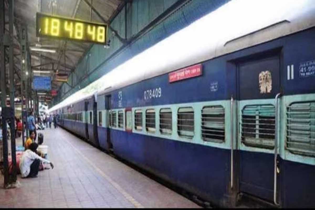 Railway News ट्रेन यात्रा में सीनियर सिटीजन को क्या फिर से किराए में