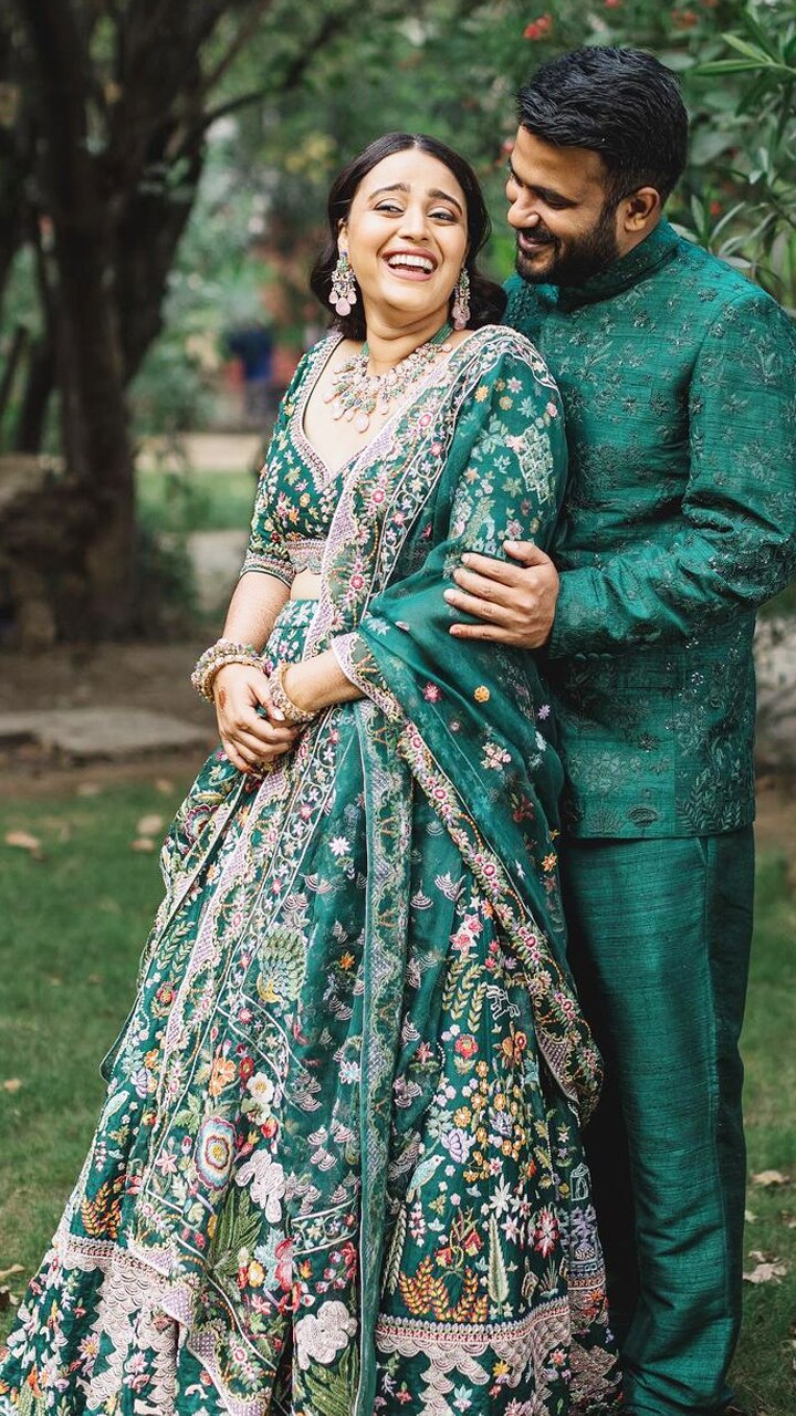 Red and Green Color Wedding lehenga | Pakistani bridal wear, Indian bridal  dress, Latest bridal dresses