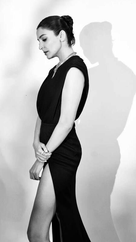 anushka sharma black dress Personifies Beauty in Kurti