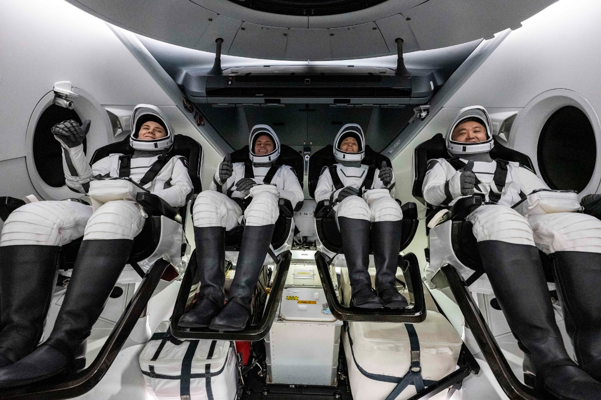 Video Moment Spacexs Crew 5 Astronauts Return To Earth Splash Down Off Florida Coast Watch 2560