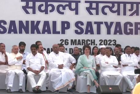 Priyanka Gandhi, Mallikarjun Kharge Join Congress Protest Over Rahul Gandhi's Disqualification Priyanka Gandhi, Mallikarjun Kharge Join Congress Protest Over Rahul Gandhi's Disqualification