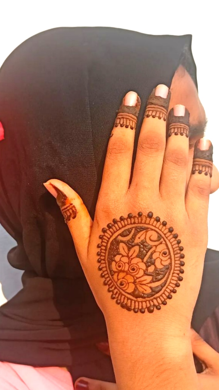 Minimal Mehendi Designs To Watch Out For This Season! – Shopzters