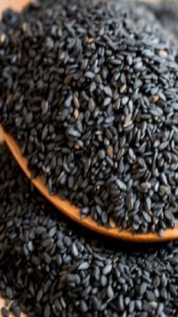 भगवान शिव को क्यों चढ़ाते हैं काला तिल? जानें वजह