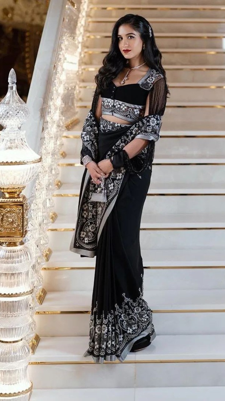 Radhika Merchant spotted at friend's wedding, carrying a Hermès Mini Kelly  bag worth LAKHS