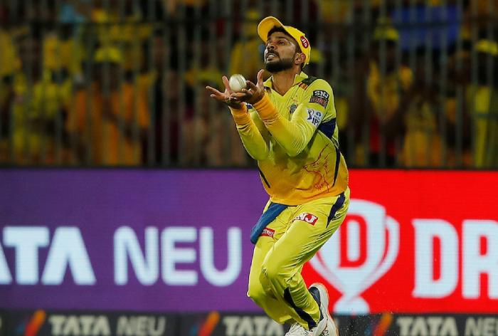 IPL 2023: अरे बाप रे! छक्का है या आउट, शेख रशीद ने पकड़ा सांसें थाम ...