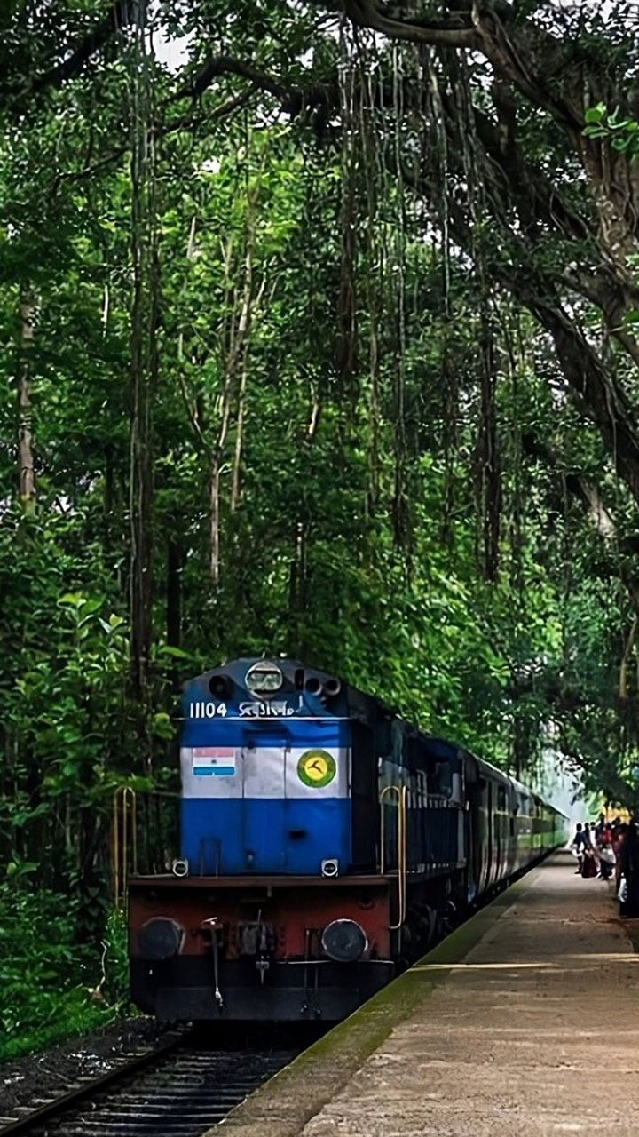 10 Most Beautiful And Impressive Railway Stations In India