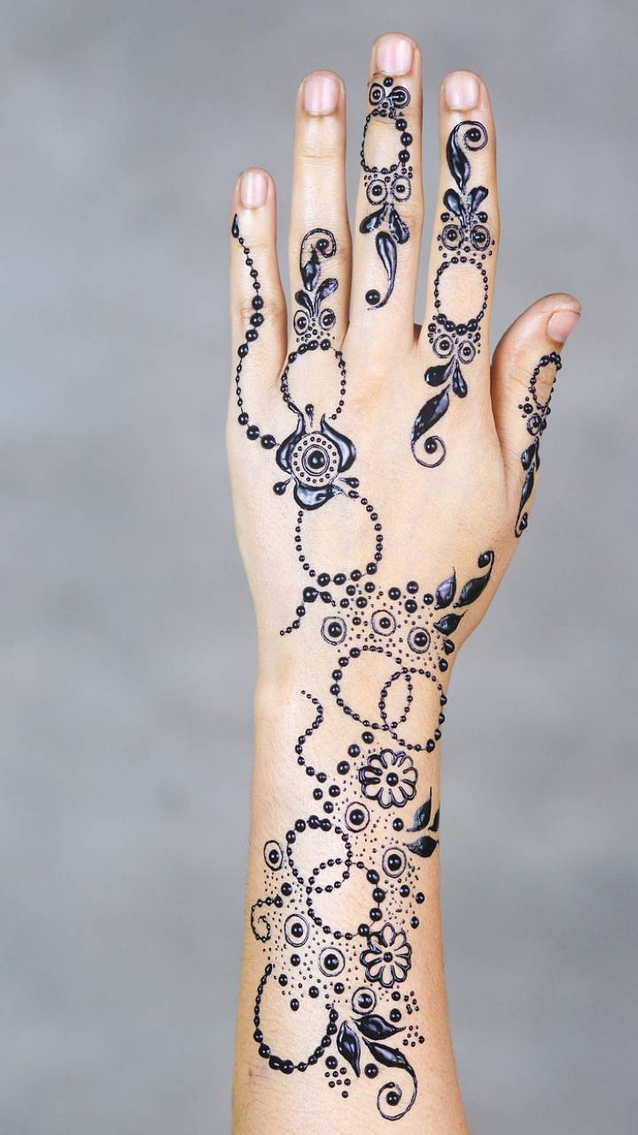 know the right way to apply mehndi