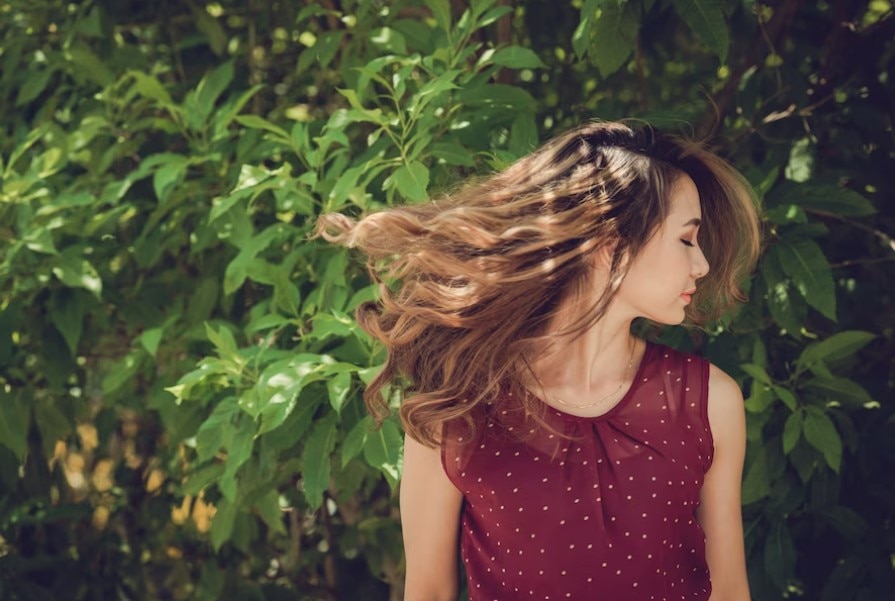 Haarpflege-Tipps für den Sommer: 8 Möglichkeiten, Ihr Haar vor sengender Hitze zu schützen