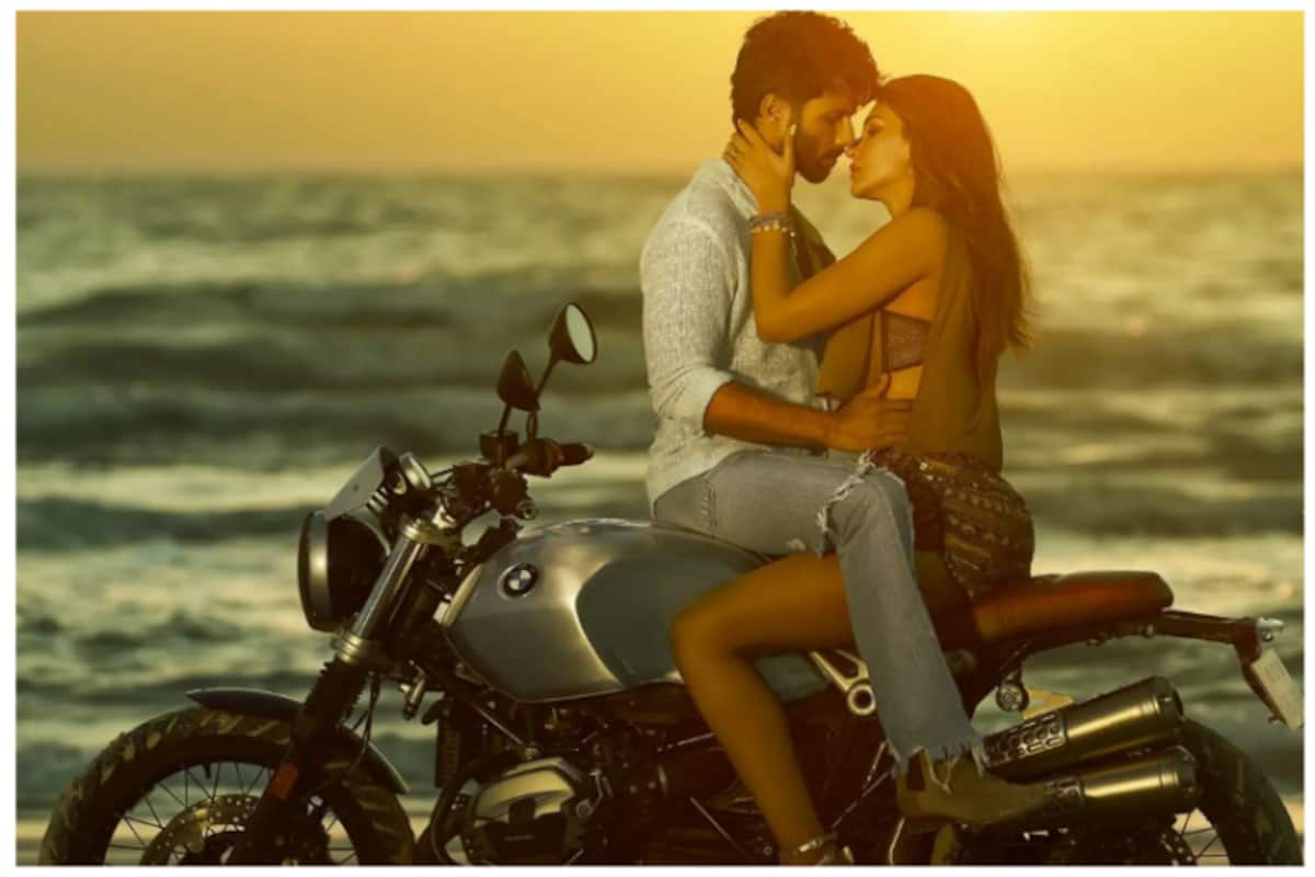 Kriti Sanon Hard Sex - Shahid Kapoor Kriti Sanon Wrap up Their Impossible Love Story Share  Sizzling First Look See Pic