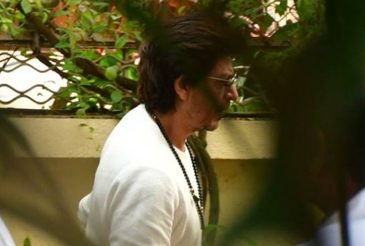 Shah Rukh Khan im Chopra-Haus nach Pamela Chopras Tod (Foto: Viral Bhayani)