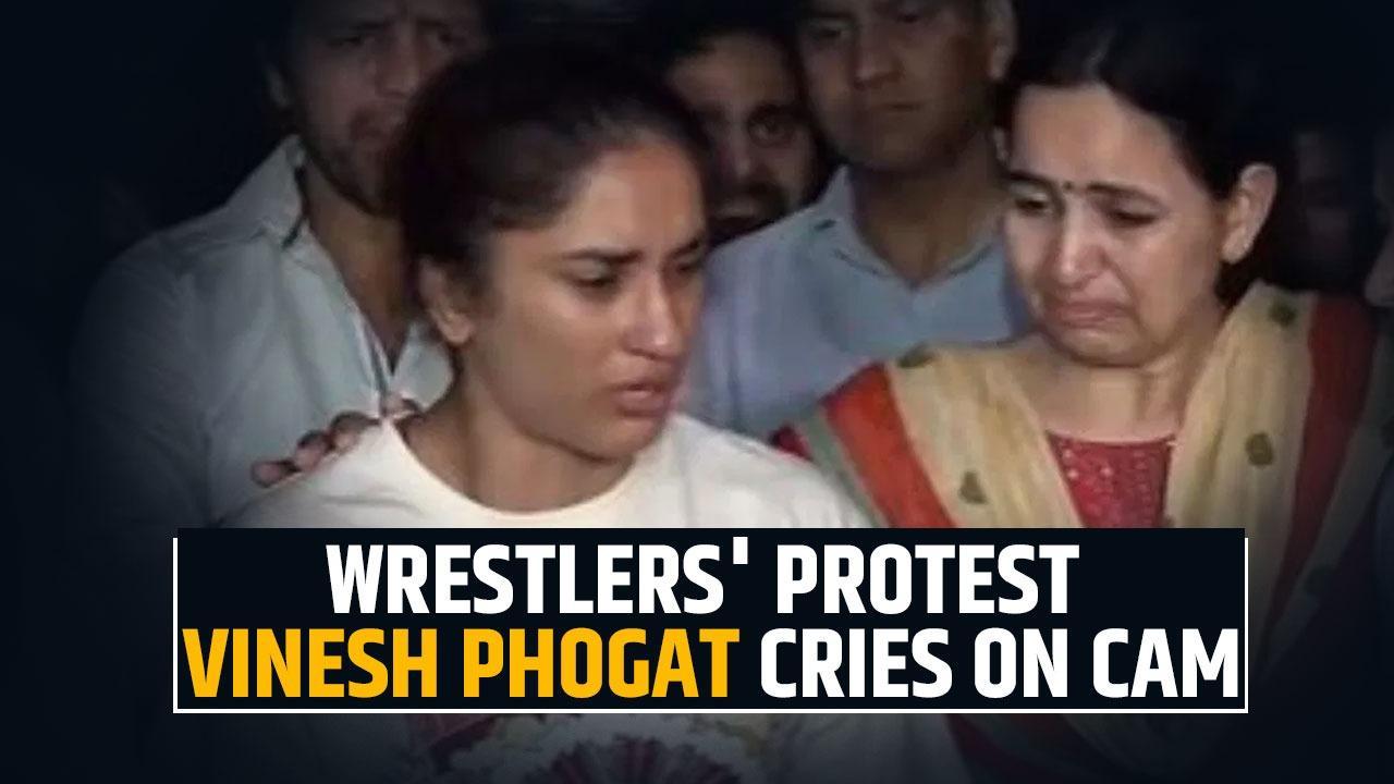 Wrestlers Protest : Vinesh Phogat Cries After Fight With Delhi Police ...