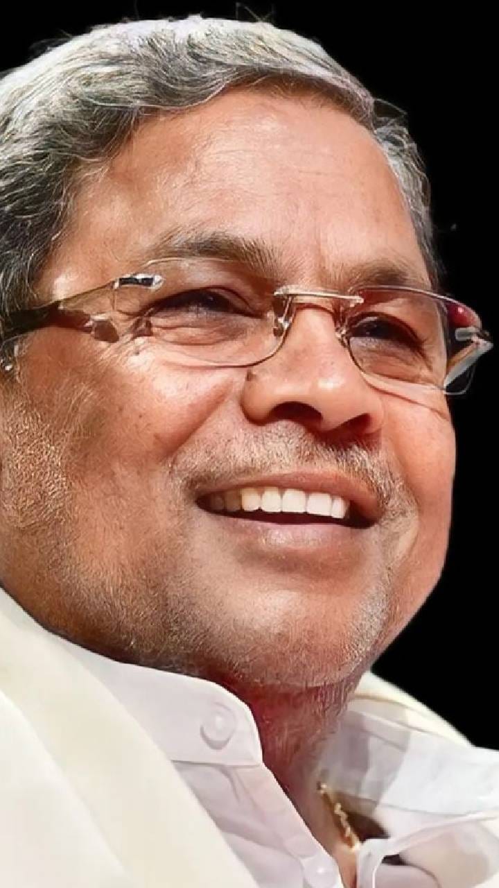 Siddaramaiah takes oath as CM in a show of Opposition unity - The Economic  Times