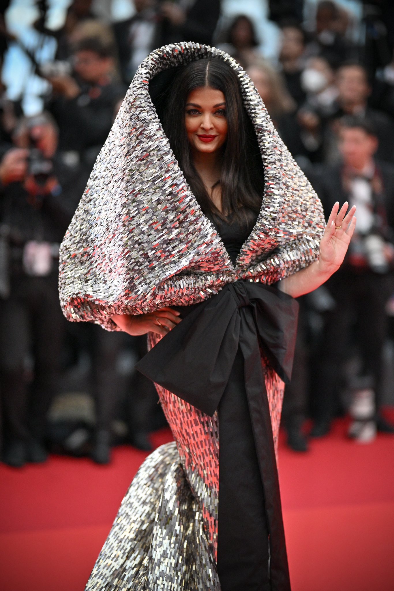 Iswariyarai Rajesh Sex Vidio - Cannes 2023: Aishwarya Rai Bachchan Hoodie Couture on Red Carpet Invites  Memes, Check Hilarious Reactions