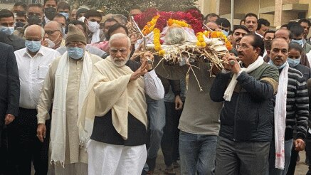 narendra modi's mother last rite