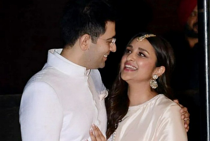 Parineeti Chopra and Raghav Chadha pose for the paps (Photo: Viral Bhayani)