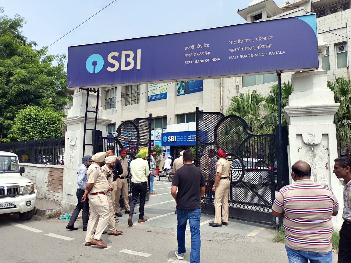 Sbi requests its customer to put into effect the revised locker agreement