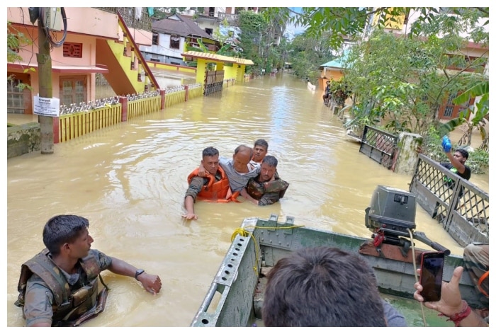 असम में बाढ़ से चार लाख से ज्यादा लोग प्रभावित, अमित शाह ने सीएम से बात की, मदद का आश्वासन दिया