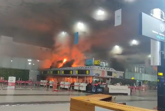 Read more about the article Massive Fire Breaks Out at Check-in Counter Inside Kolkata Airport, Fire Tenders Rushed