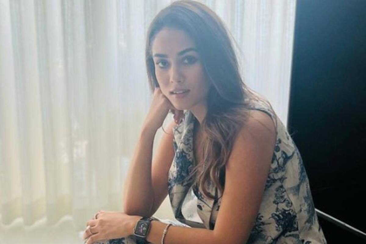 Mira Rajput pairs an adorable blue-green sundress with Louis Vuitton bag  worth Rs 2.71 Lakhs; PICS inside