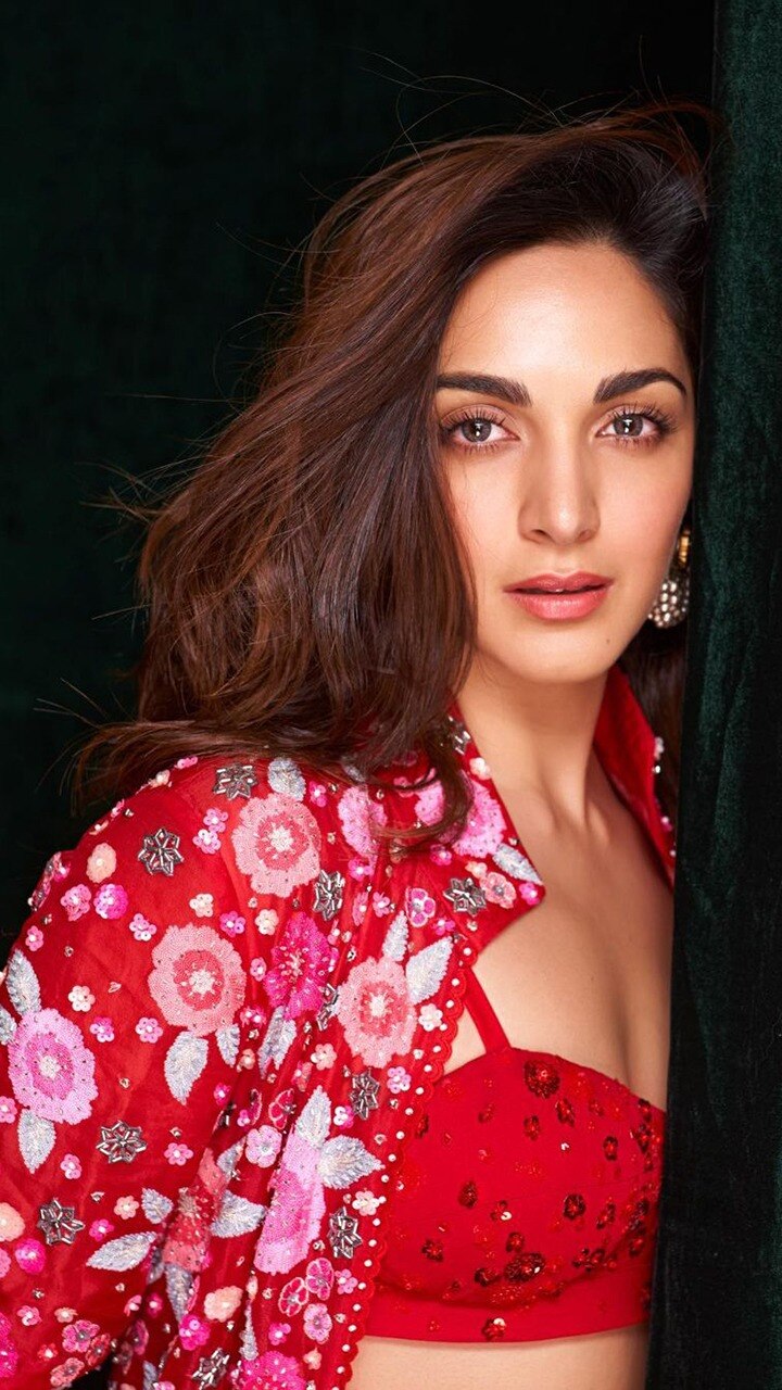 From Kiara Advani to Janhvi Kapoor: Times Bollywood beauties turned heads  in red