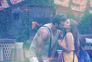 Bigg Boss OTT 2: Manisha Rani Plants A Sweet Kiss On Jad Hadid’s Cheeks; Says, ‘I Love You To The…’