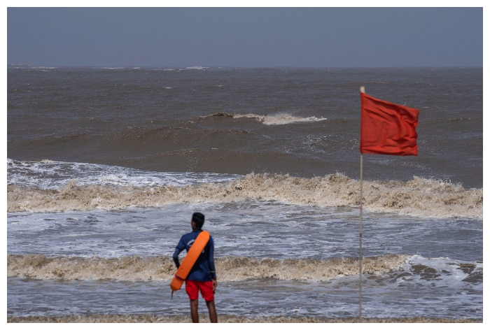 चक्रवात बिपरजॉय, भारत, पाकिस्तान, बेंगलुरु, पाकिस्तान सेना, चक्रवात, बिपारजॉय, भारत मौसम विज्ञान विभाग, आईएमडी, जखाऊ बंदरगाह, कच्छ जिला, गुजरात, कराची, सिंध प्रांत, मुंद्रा, कांडला, मुंबई, महाराष्ट्र, जुहू बीच, नरेंद्र मोदी, शारजील मेमन, शेरी रहमान, इस्लामाबाद, अरब सागर, मैरीलैंड विश्वविद्यालय, हिंद महासागर, चक्रवात तौकते, अमित शाह, चक्रवात द्विध्रुवीय, लैंडफॉल, पाकिस्तान, पीएम मोदी, प्रधान मंत्री, गंभीर चक्रवाती तूफान, बहुत गंभीर चक्रवाती तूफान