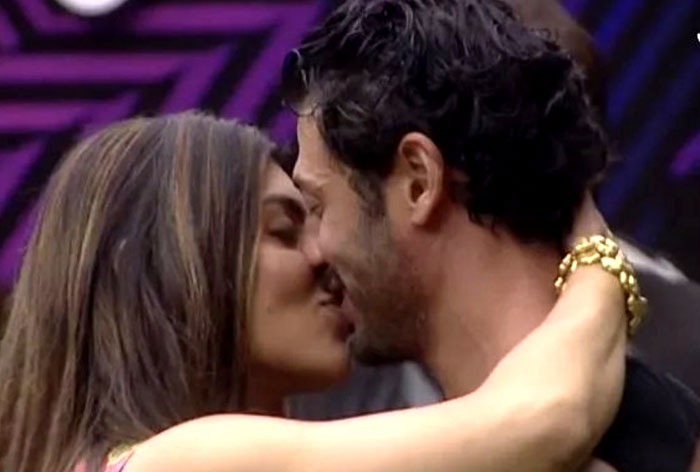 Bigg Boss OTT 2: Akanksha Puri Admits Feeling 'Awkward' During Steamy Kiss With Jad Hadid