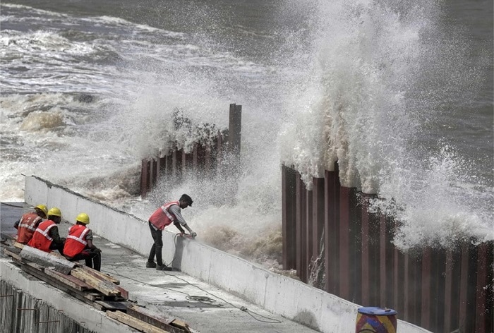 Cyclone Biparjoy: Power Outage In 940 Villages In Gujarat; Heavy Rains ...