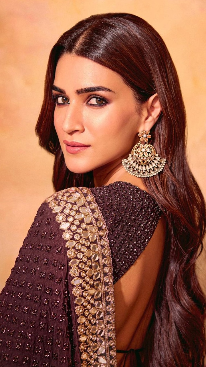 Kriti Sanons Top 10 Enthralling Ethnic Looks From Adipurush Promotions